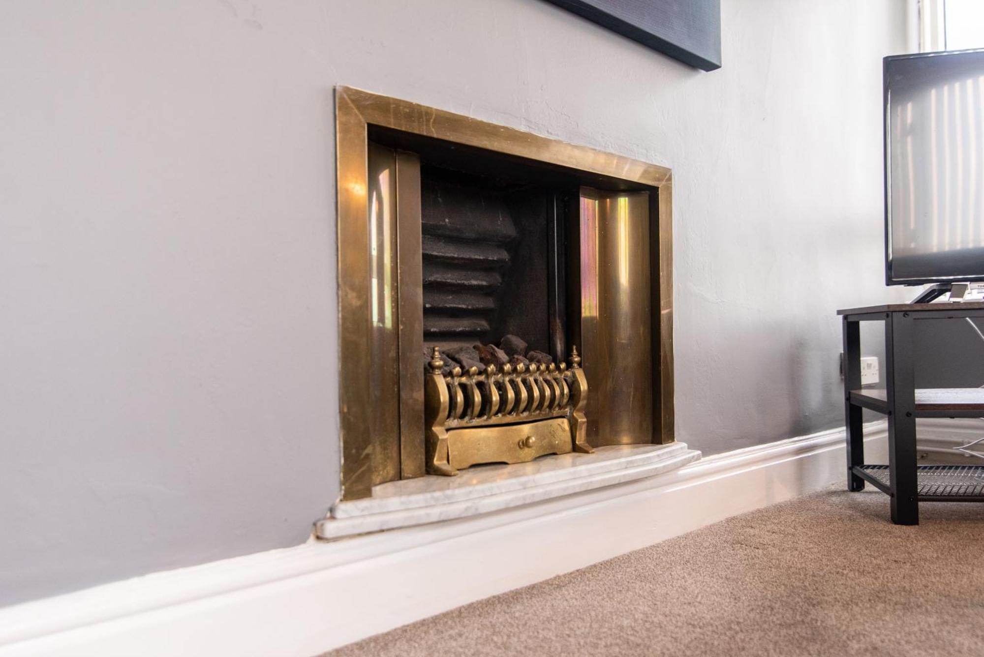3 Bed Apartment - Perfect For Contractors Near Liverpool Airport Hale  Exteriér fotografie