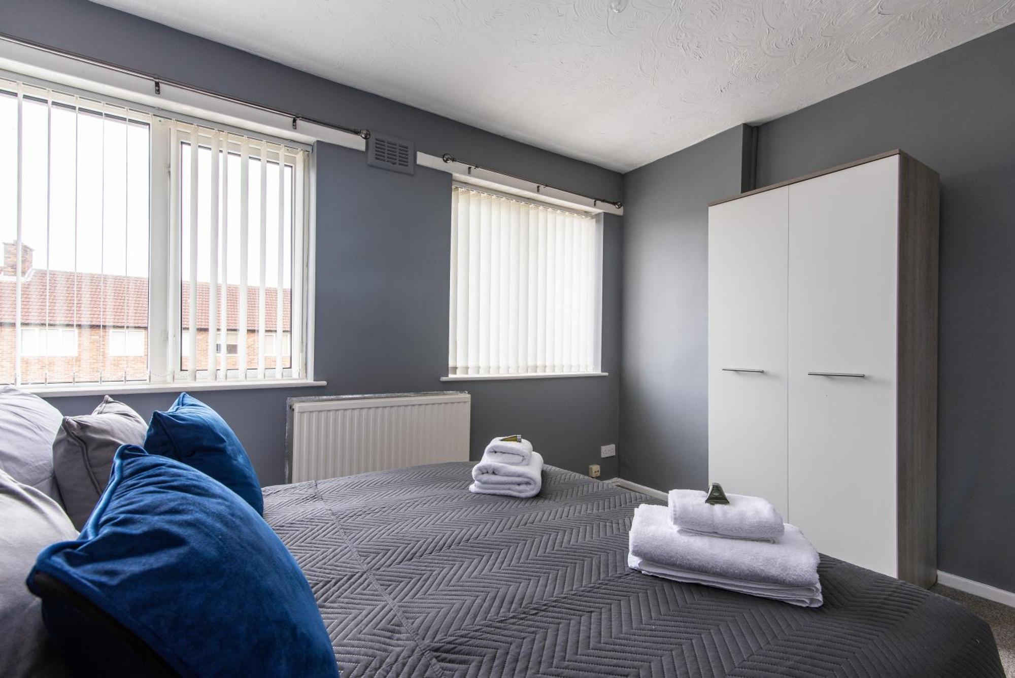 3 Bed Apartment - Perfect For Contractors Near Liverpool Airport Hale  Exteriér fotografie