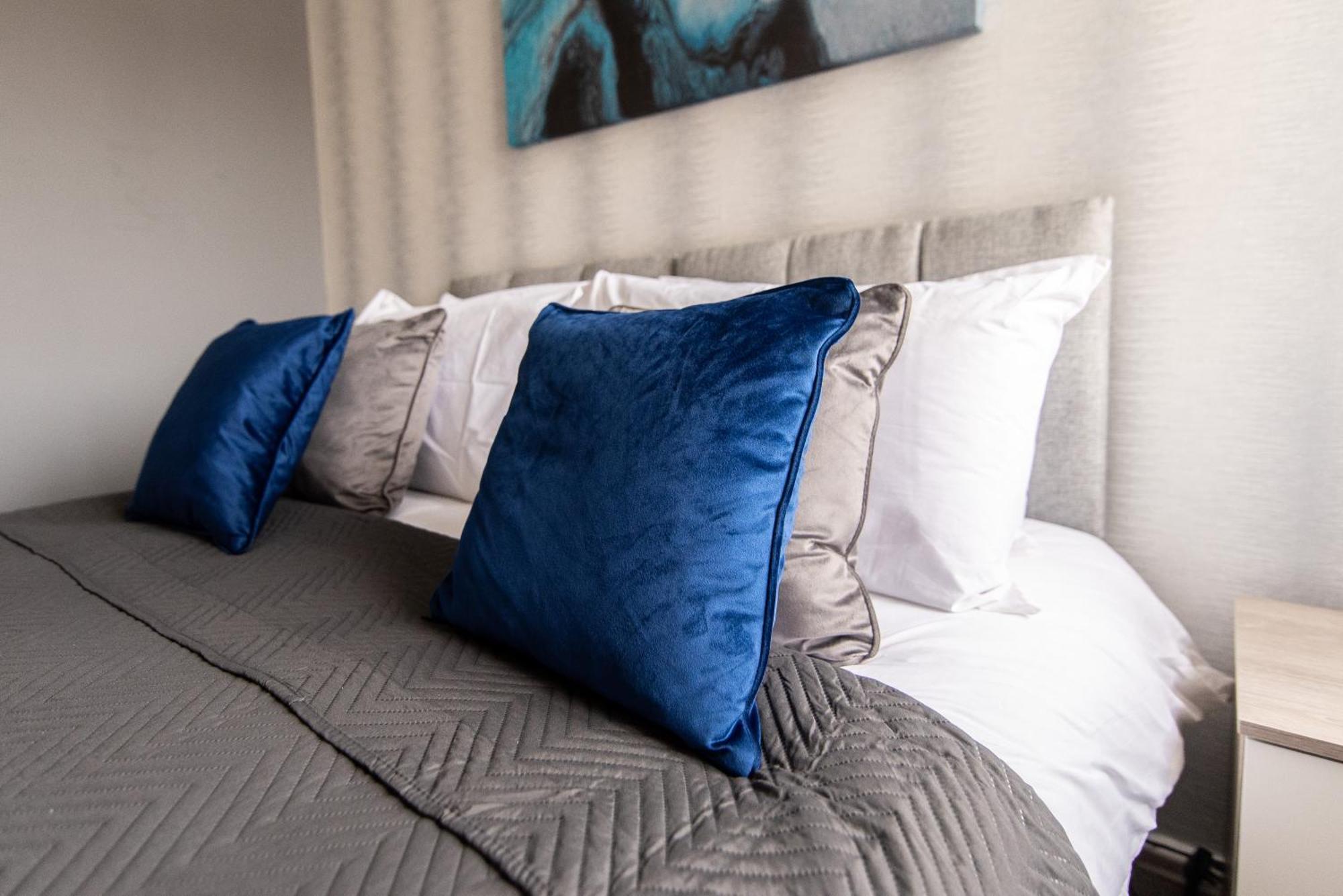 3 Bed Apartment - Perfect For Contractors Near Liverpool Airport Hale  Exteriér fotografie