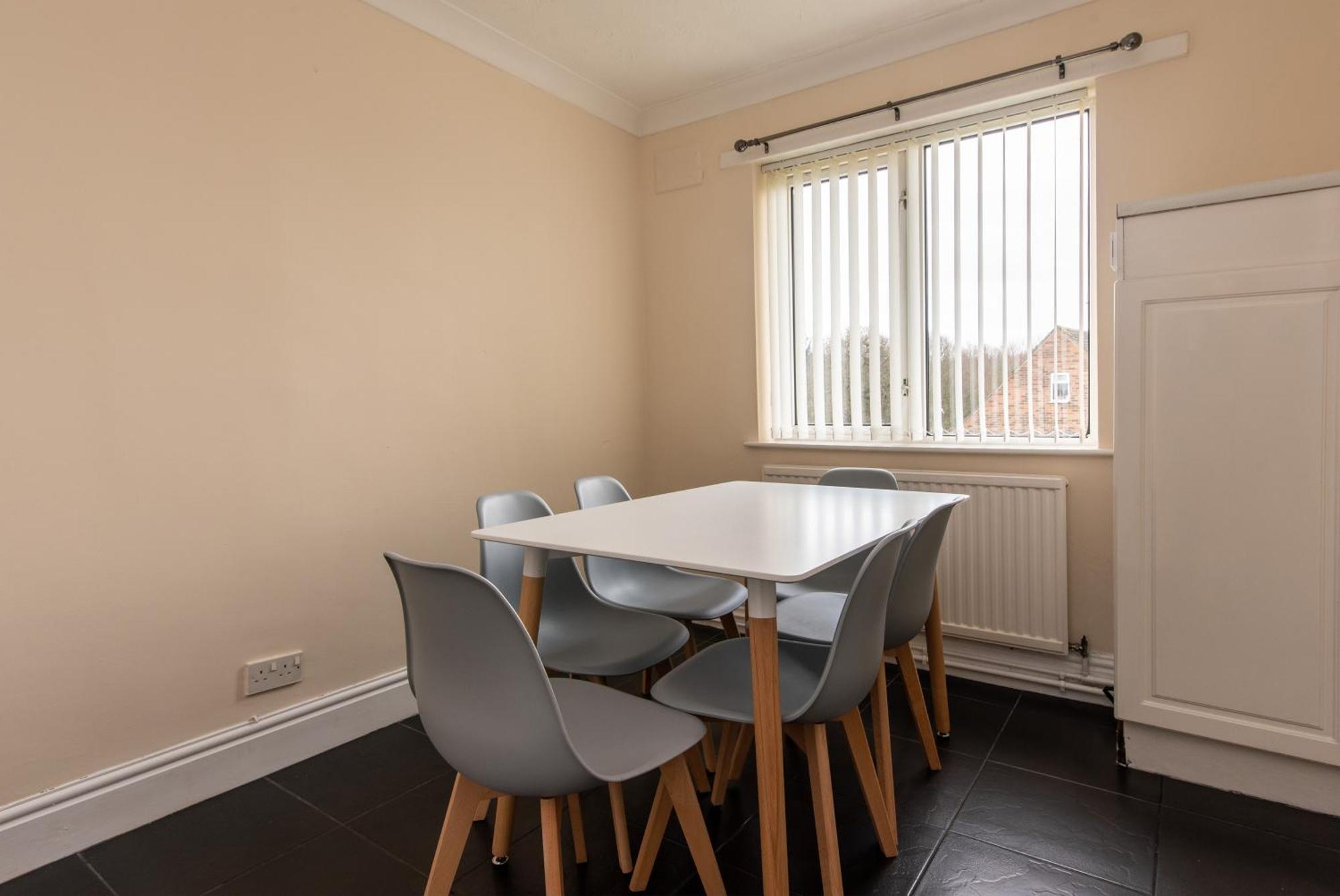 3 Bed Apartment - Perfect For Contractors Near Liverpool Airport Hale  Exteriér fotografie