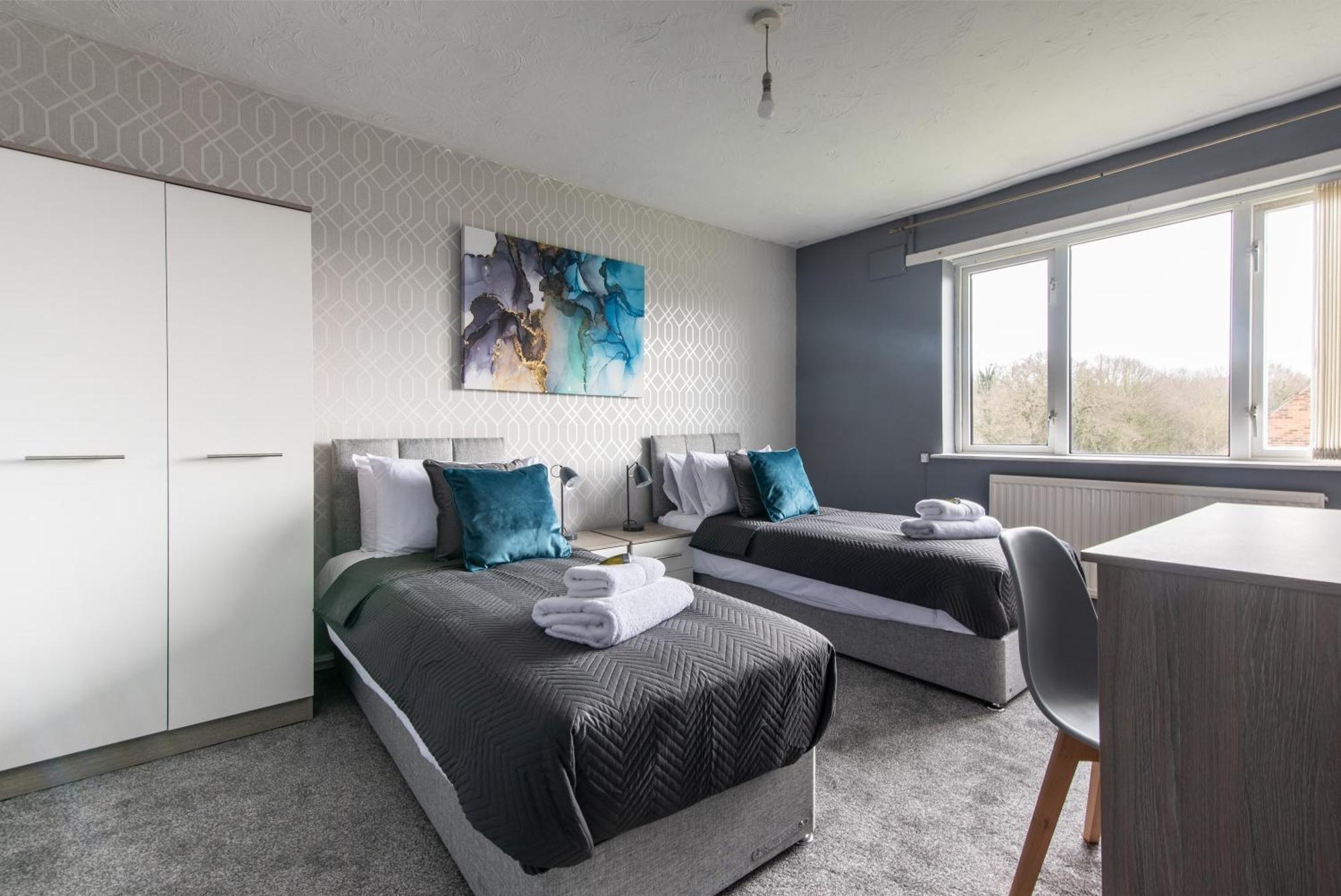 3 Bed Apartment - Perfect For Contractors Near Liverpool Airport Hale  Exteriér fotografie