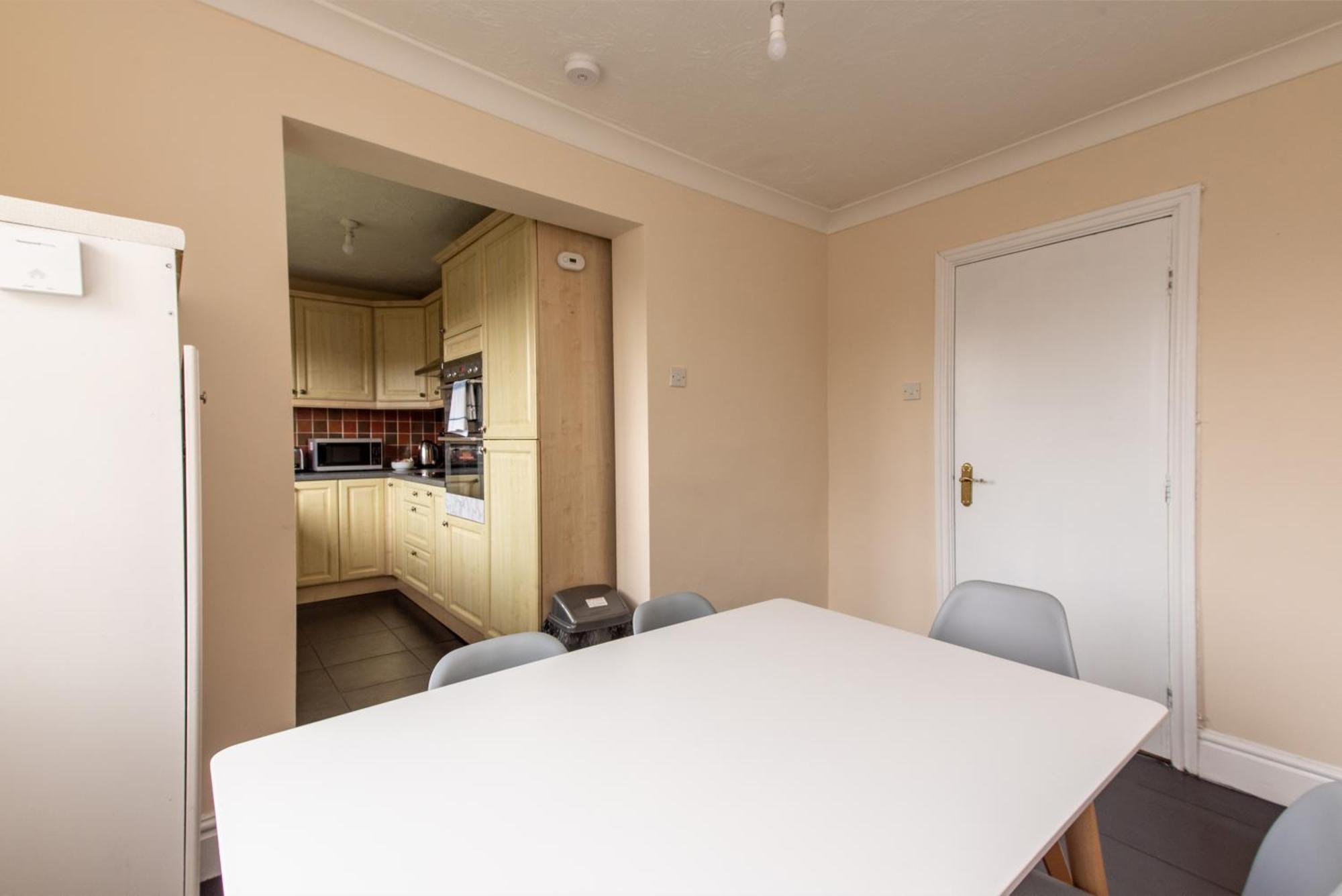 3 Bed Apartment - Perfect For Contractors Near Liverpool Airport Hale  Exteriér fotografie